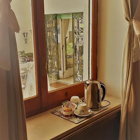 فندق مبيت وإفطار Il Rifugio Capri 3*